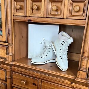 ASPEN Women's White Ankle Boots